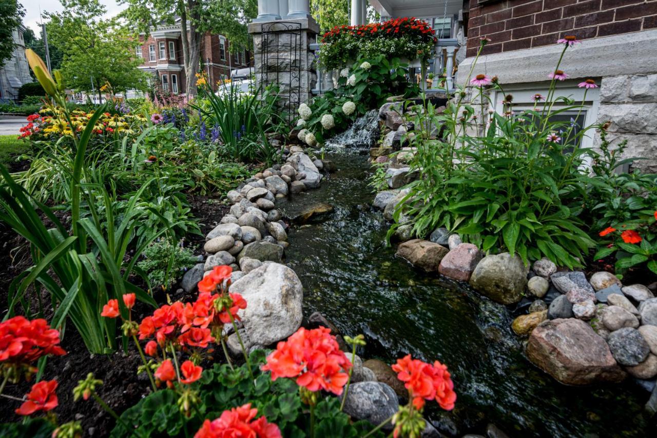 The Secret Garden Inn Kingston Extérieur photo