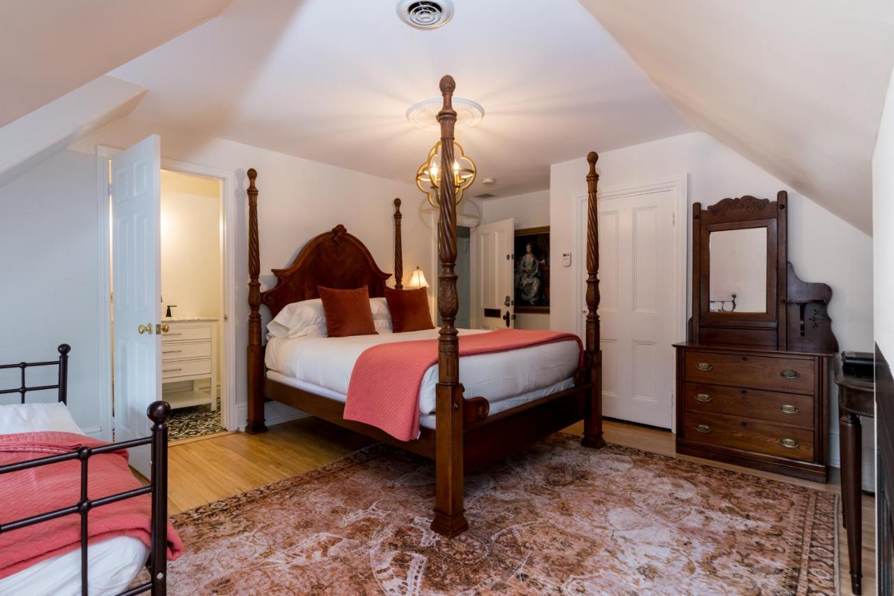 The Secret Garden Inn Kingston Extérieur photo