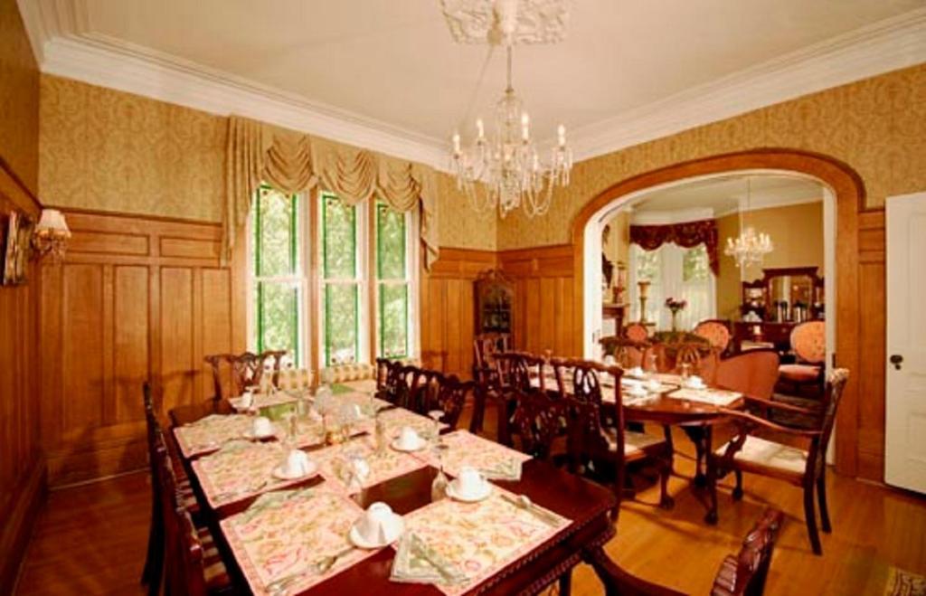The Secret Garden Inn Kingston Extérieur photo