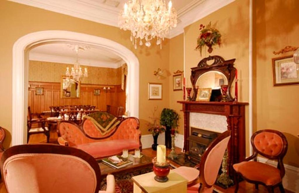 The Secret Garden Inn Kingston Extérieur photo